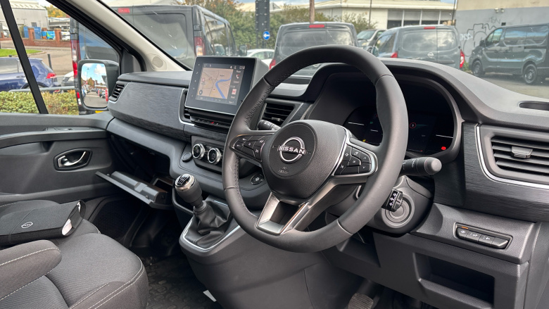 Nissan Primastar 30 L2 Diesel 2.0 dCi 150ps H1 Tekna Van